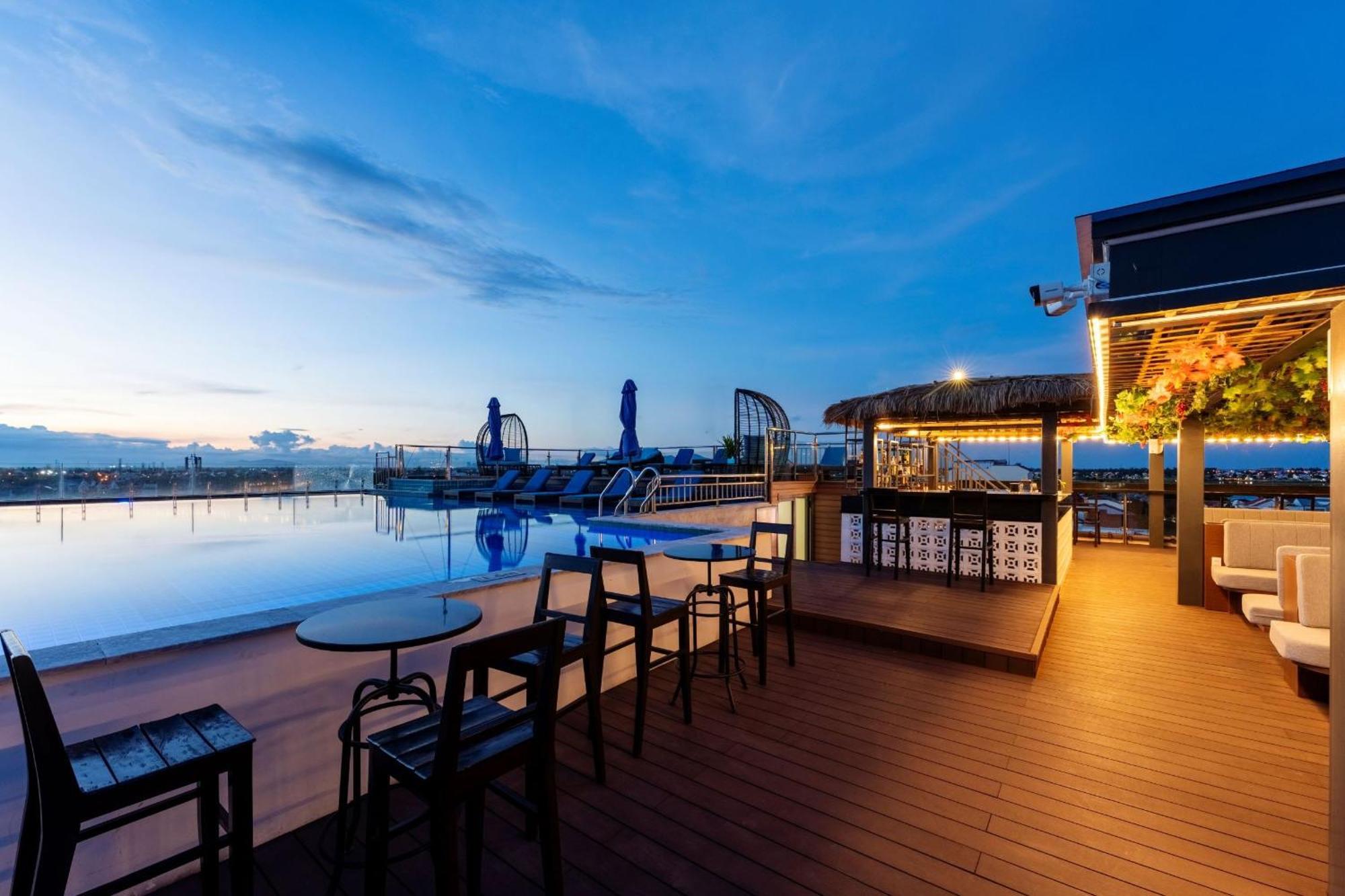 Qualia De Hotel Hoi An - Rooftop Bar City View Екстериор снимка